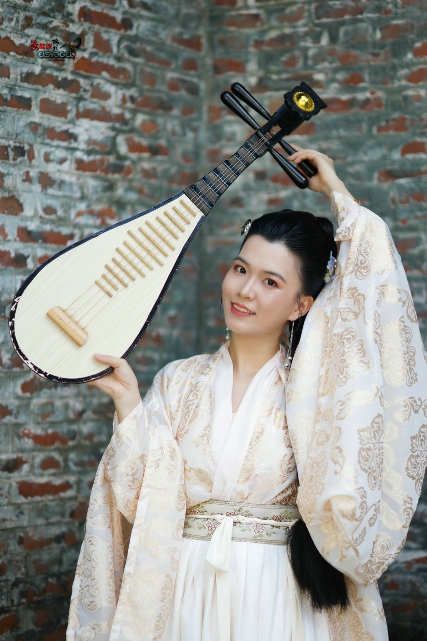 古风琵琶美女云淡
