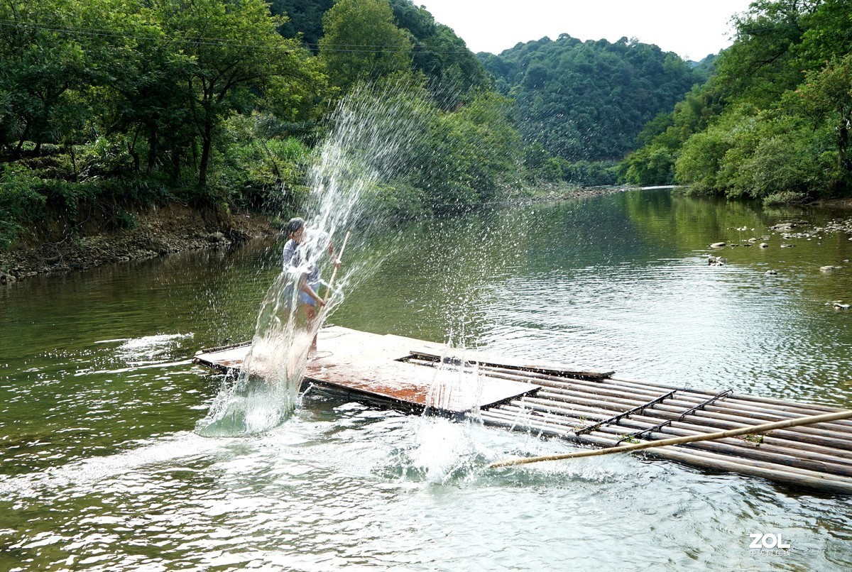 小小竹排向东流