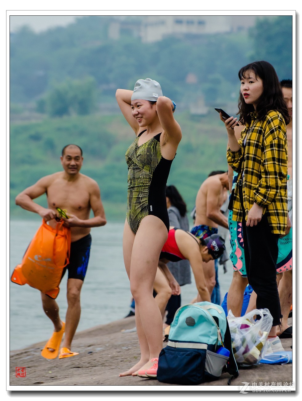 江边美女泳---支持侦察兵抓拍