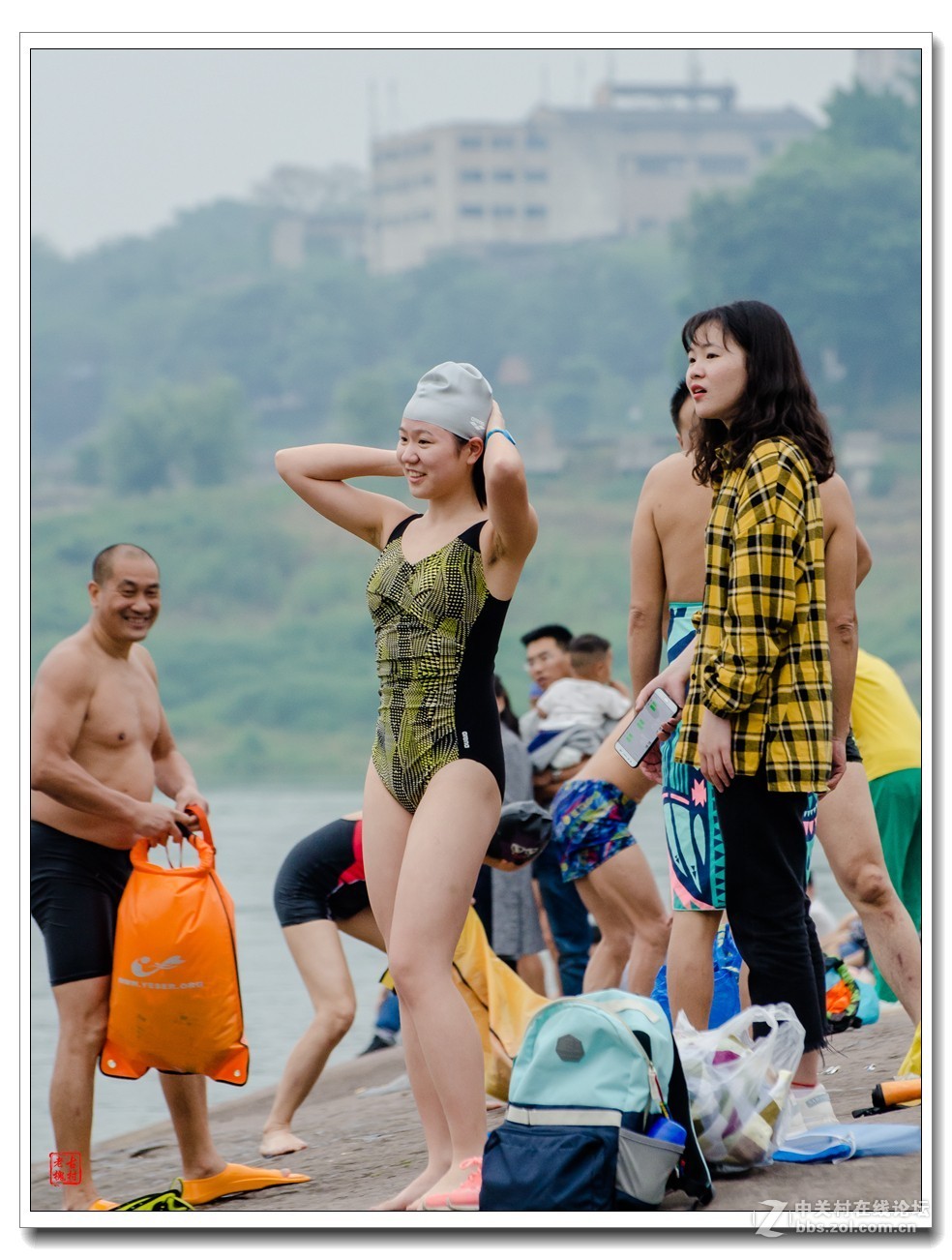 江边美女泳---支持侦察兵抓拍