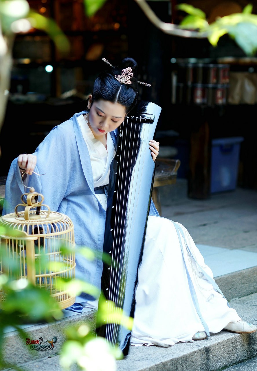 古风古筝美女风轻