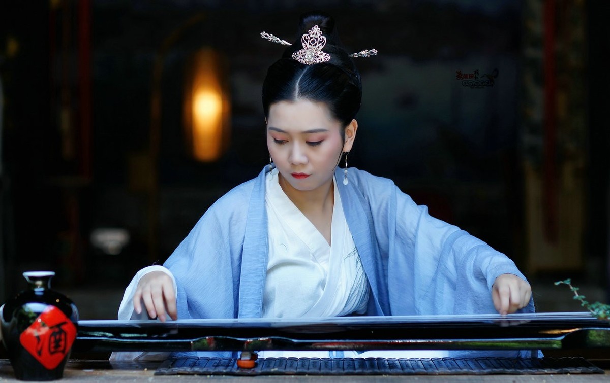 古风古筝美女风轻