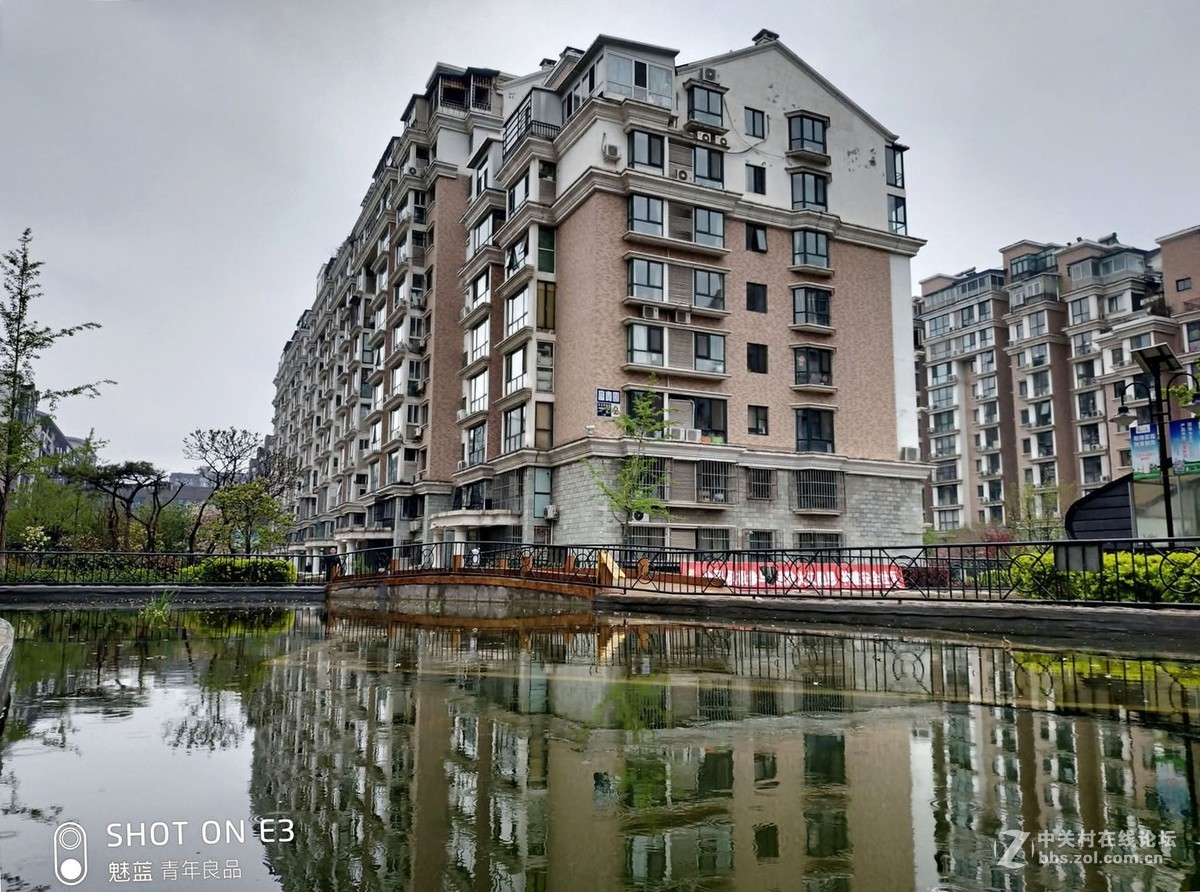 #夏天在哪里#荷花别样红，雨后更增姿