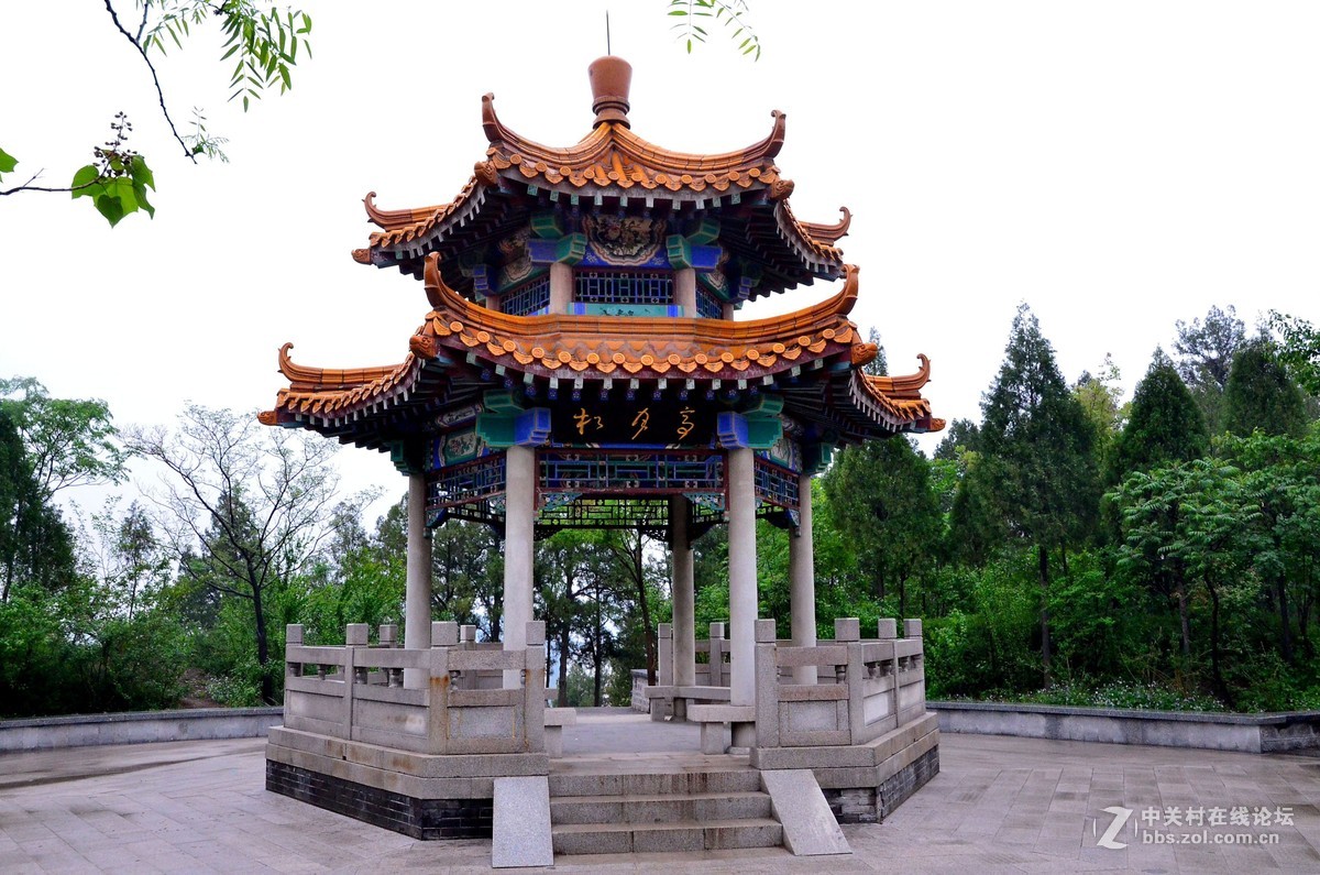 登济南英雄山