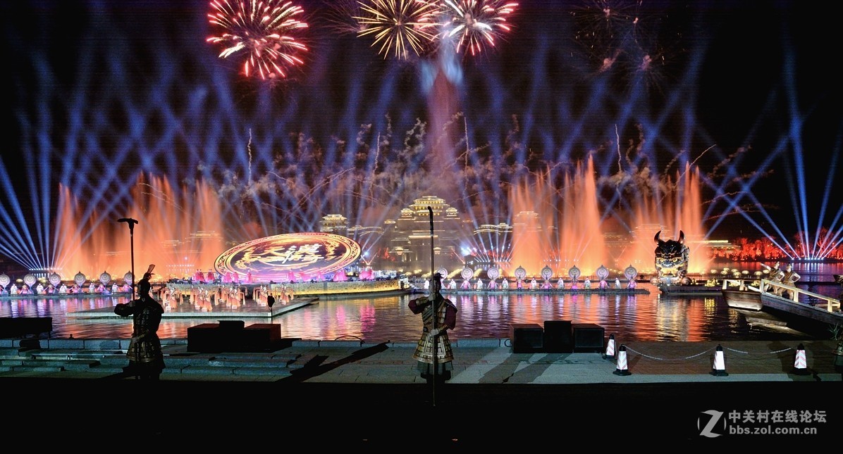 观看《兴汉胜境、天汉传奇 》水上演出