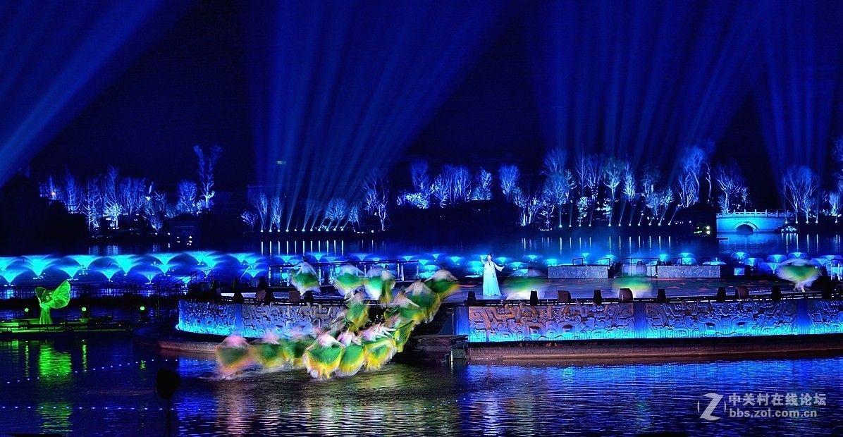 观看《兴汉胜境、天汉传奇 》水上演出