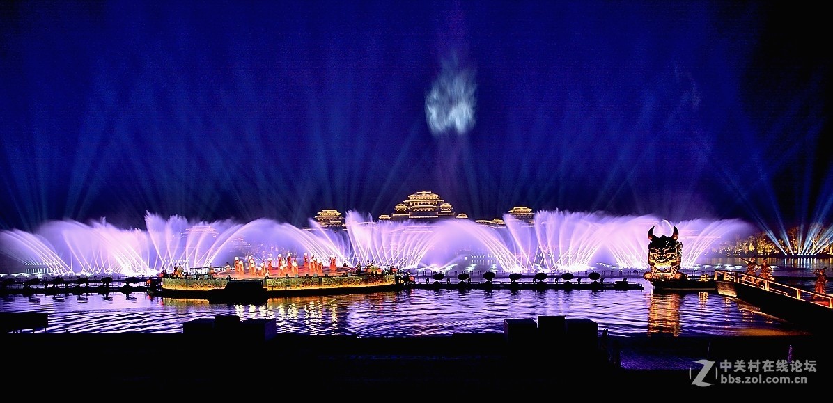 观看《兴汉胜境、天汉传奇 》水上演出