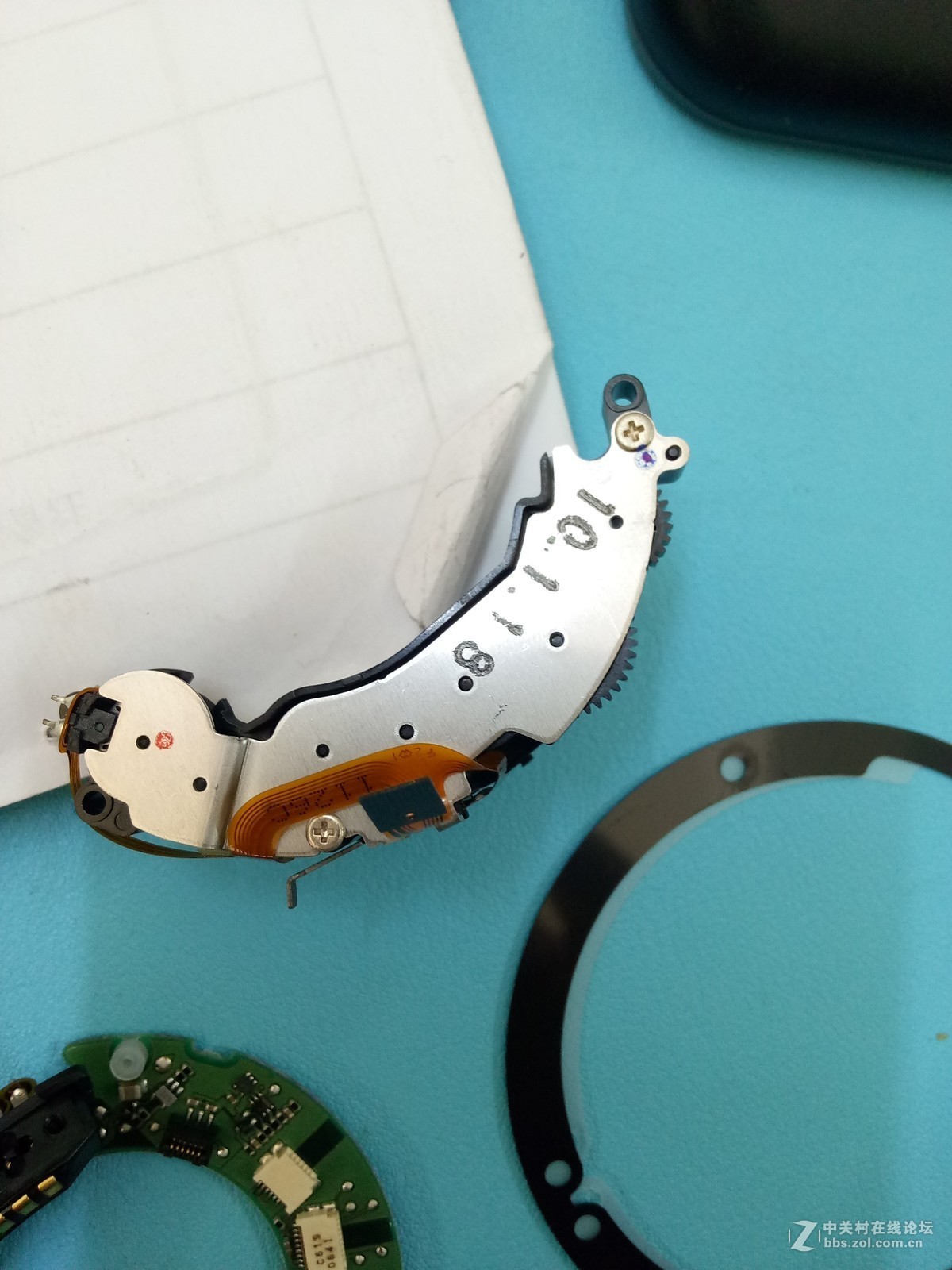 自已动手修佳能EF-S 18-55mm f/3.5-5.6 IS镜头，更换对焦排线