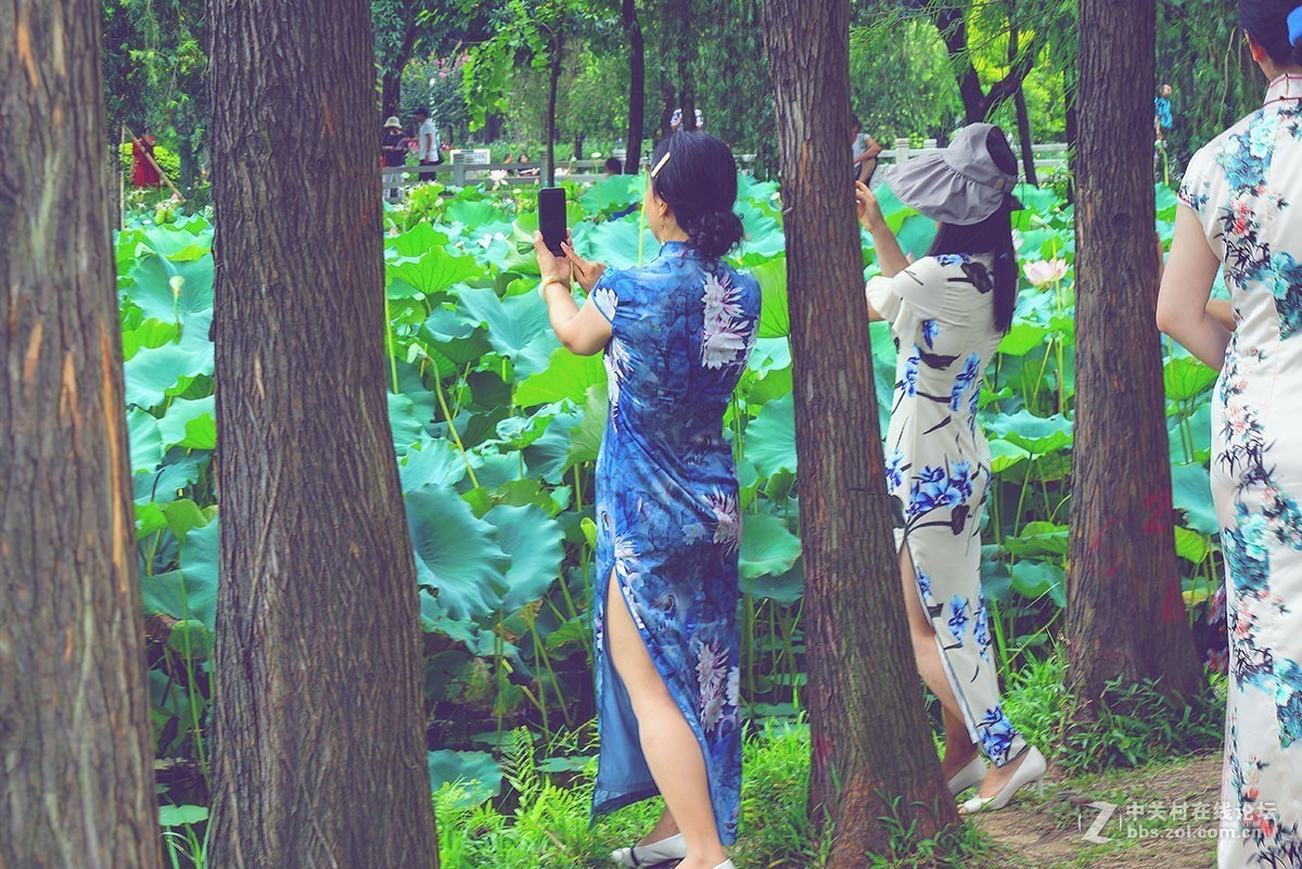 蹭拍美女