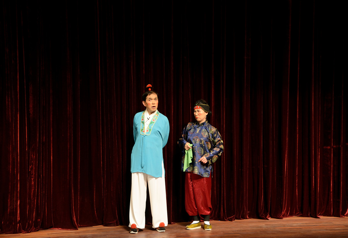 宝山沪剧团古装戏《贤惠媳妇》场景片段2015.06摄