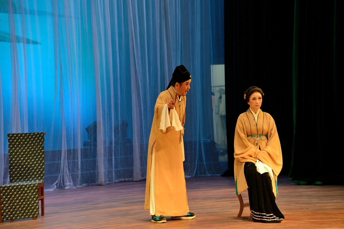 宝山沪剧团古装戏《贤惠媳妇》场景片段2015.06摄