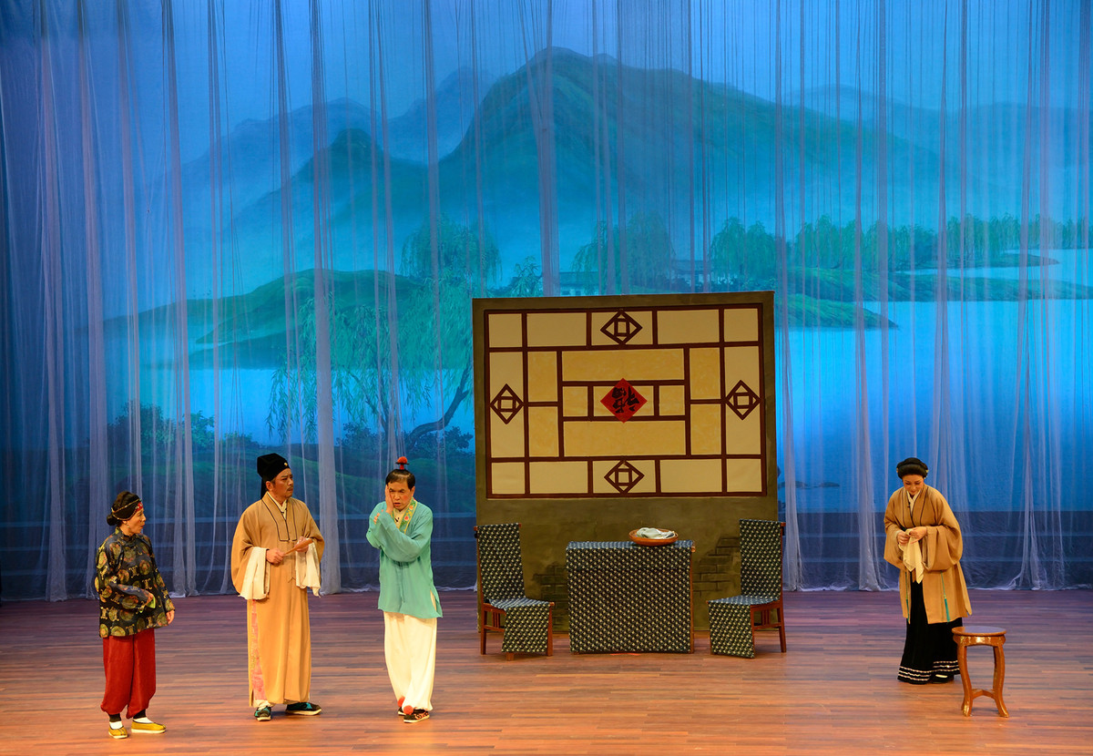 宝山沪剧团古装戏《贤惠媳妇》场景片段2015.06摄