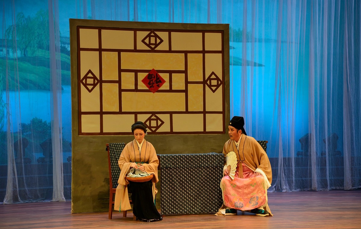 宝山沪剧团古装戏《贤惠媳妇》场景片段2015.06摄