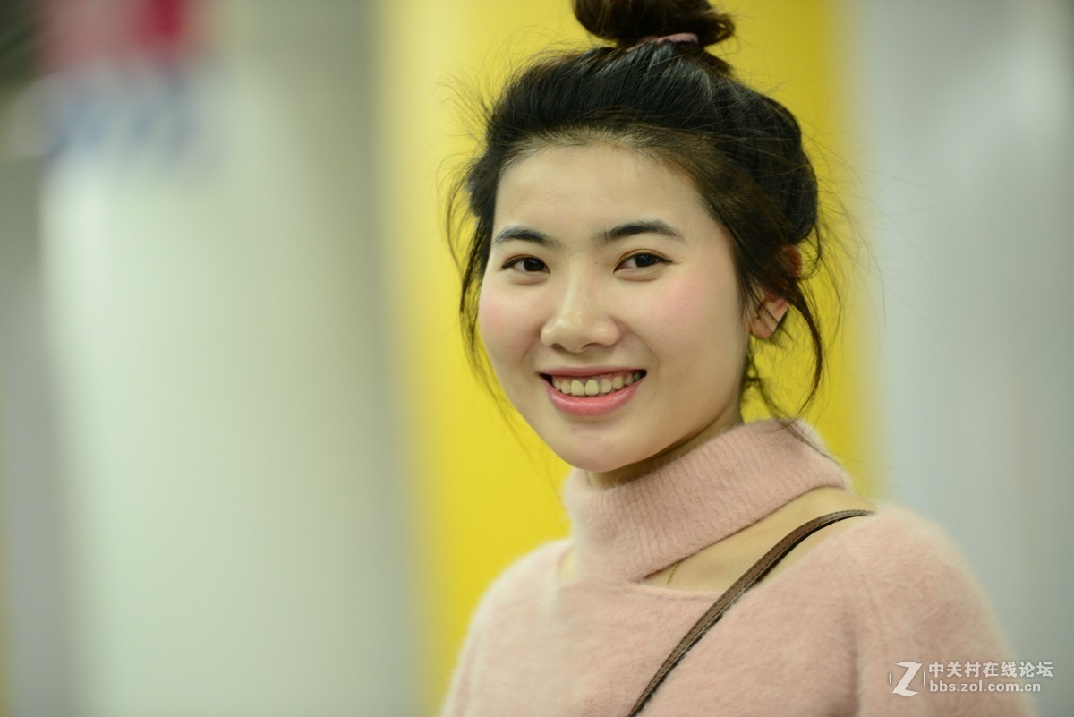 环境人像随拍——阳光的姑娘和小伙子