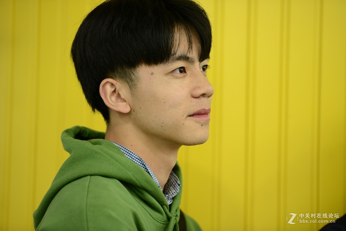 环境人像随拍——阳光的姑娘和小伙子