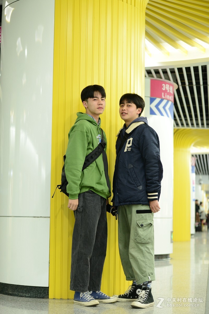 环境人像随拍——阳光的姑娘和小伙子