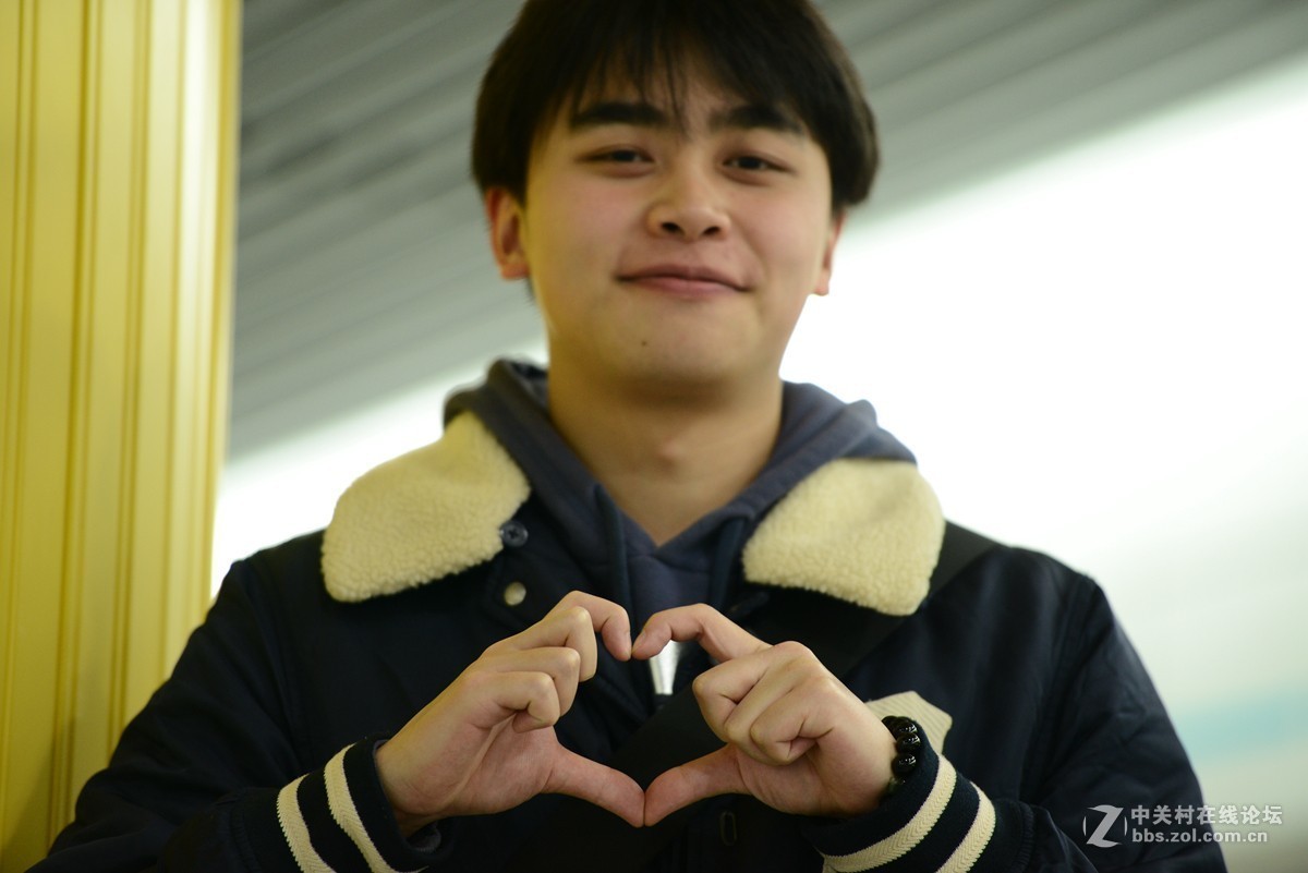 环境人像随拍——阳光的姑娘和小伙子