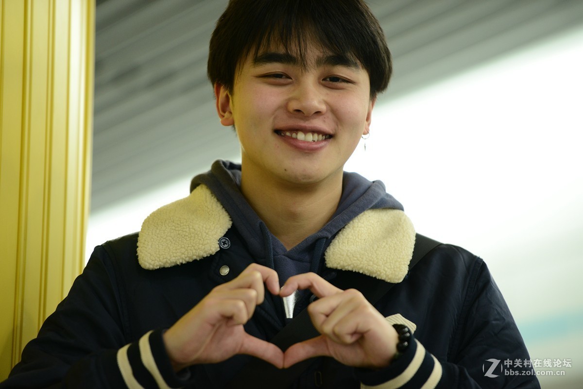 环境人像随拍——阳光的姑娘和小伙子