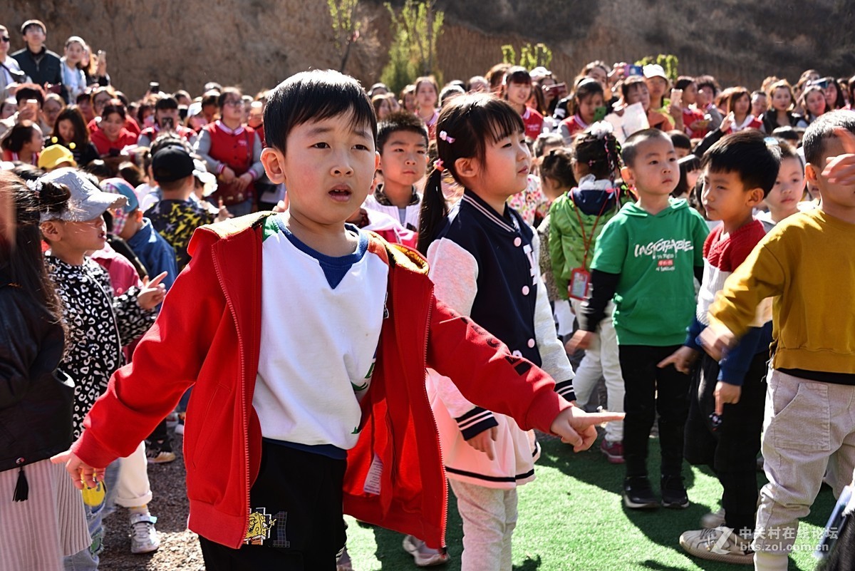 约会春天（盂县新世纪幼儿园小朋友户外活动之二）