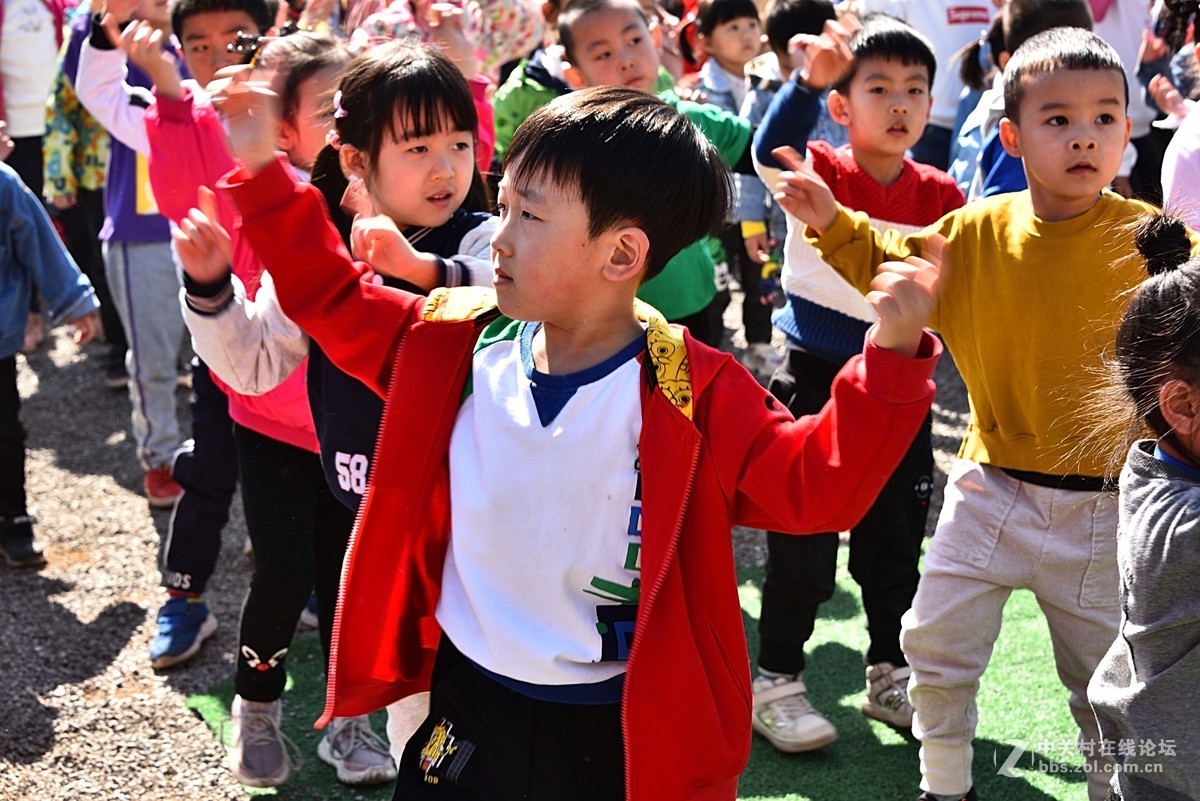 约会春天（盂县新世纪幼儿园小朋友户外活动之二）