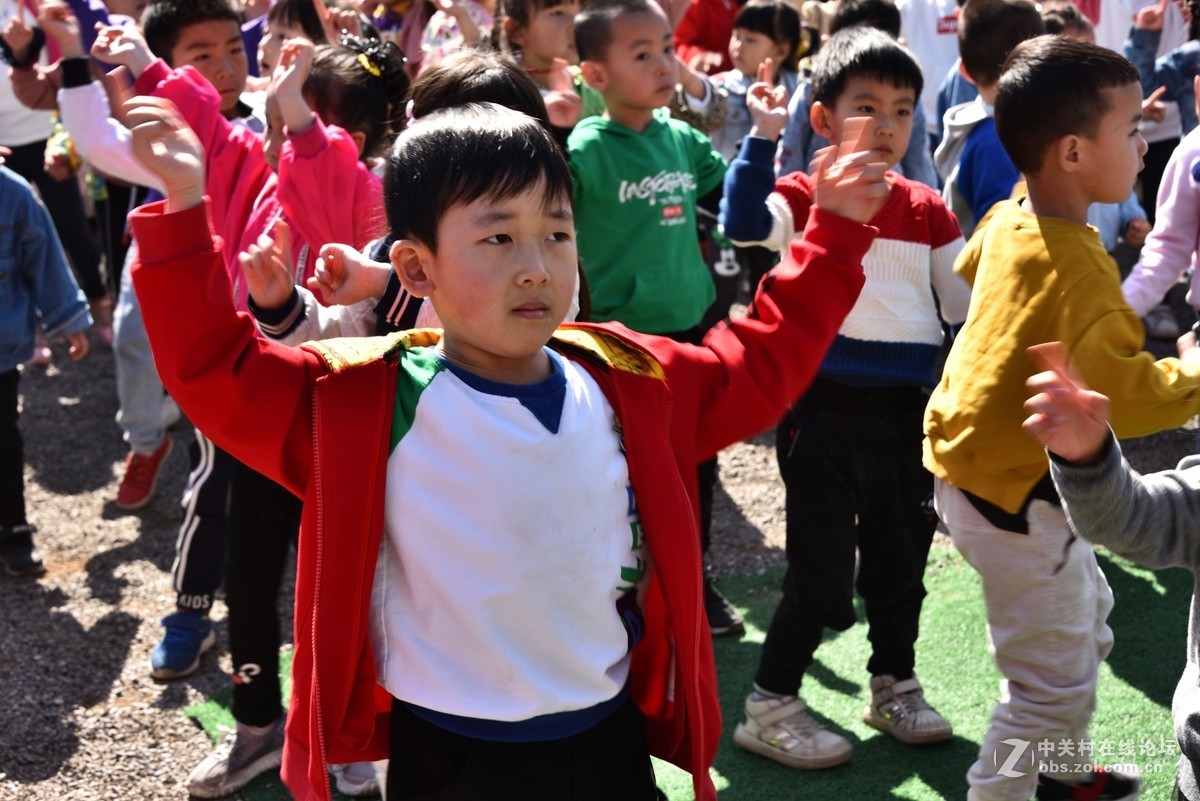 约会春天（盂县新世纪幼儿园小朋友户外活动之二）