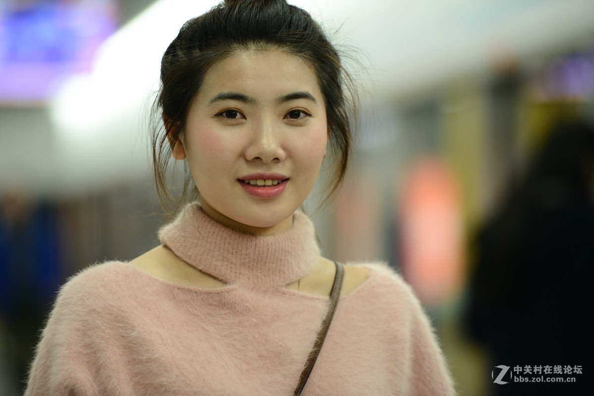 环境人像随拍——阳光的姑娘和小伙子