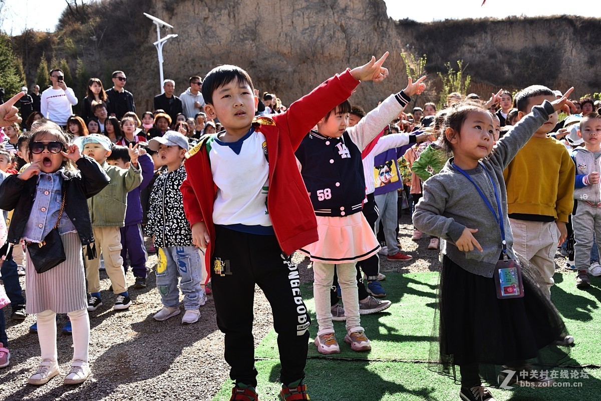 约会春天（盂县新世纪幼儿园小朋友户外活动之二）