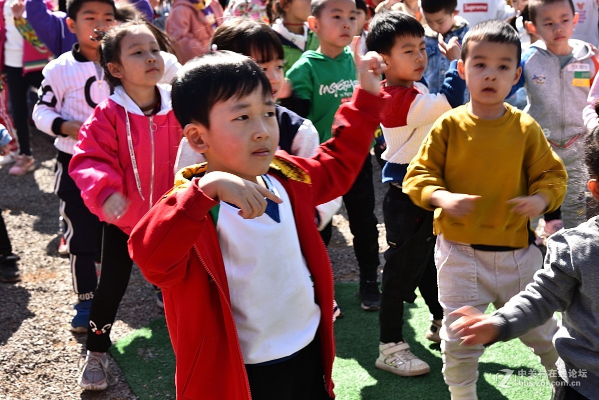 约会春天（盂县新世纪幼儿园小朋友户外活动之二）