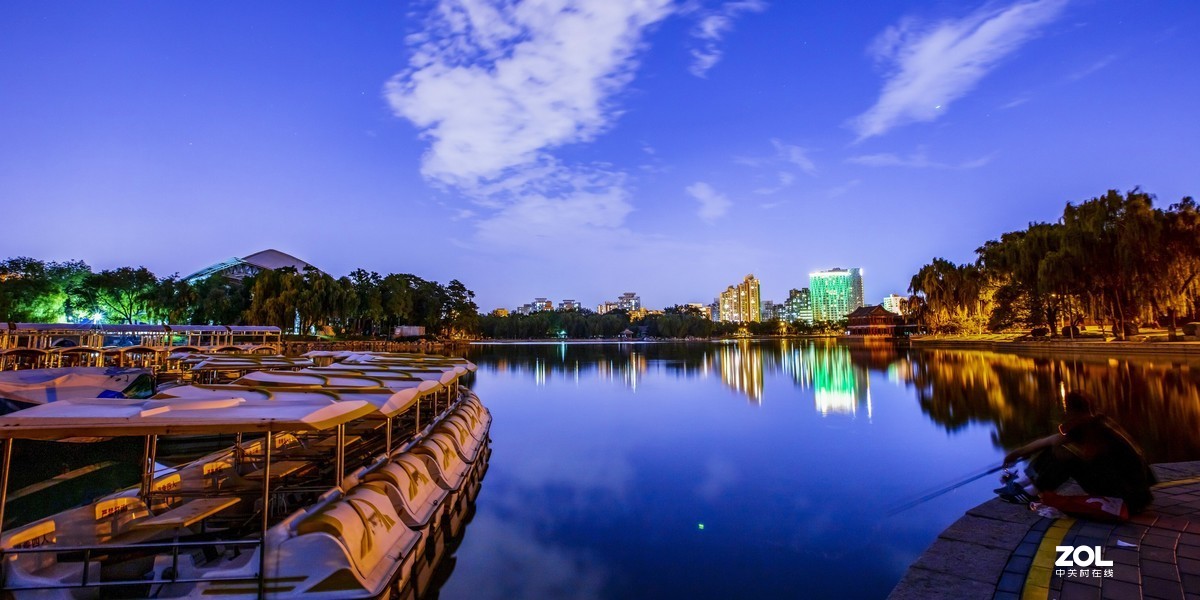 北京龙潭湖公园夜色 （请假贴）