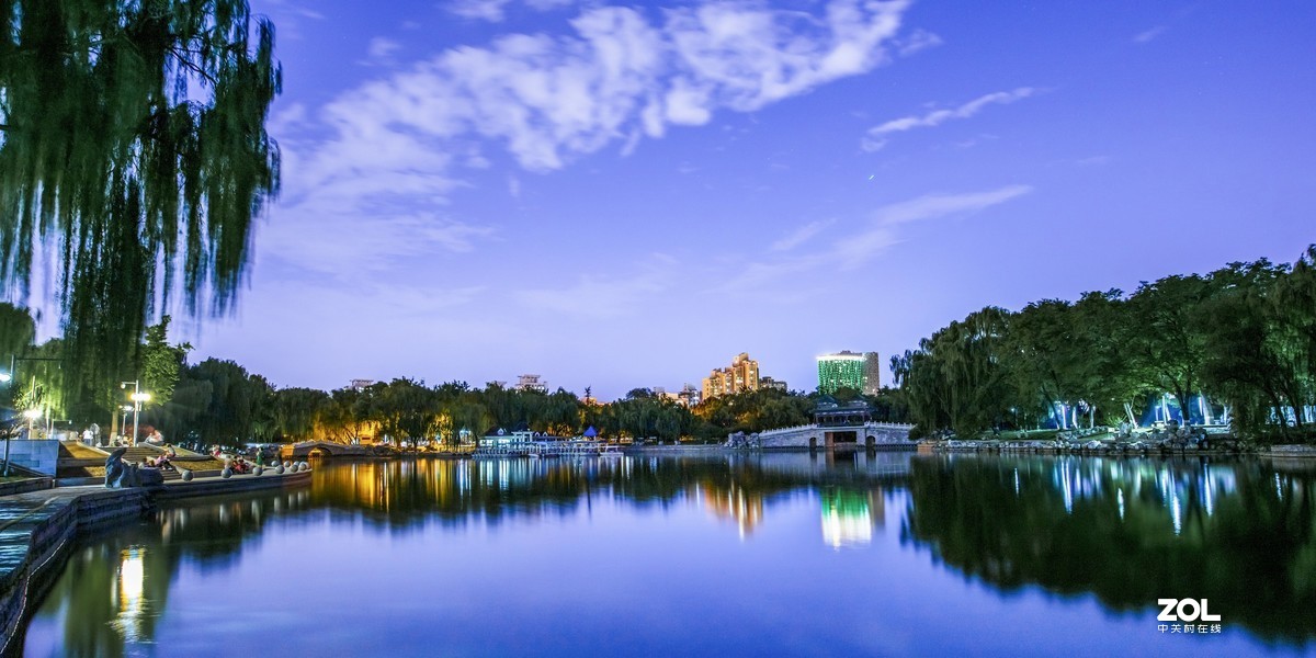 北京龙潭湖公园夜色 （请假贴）
