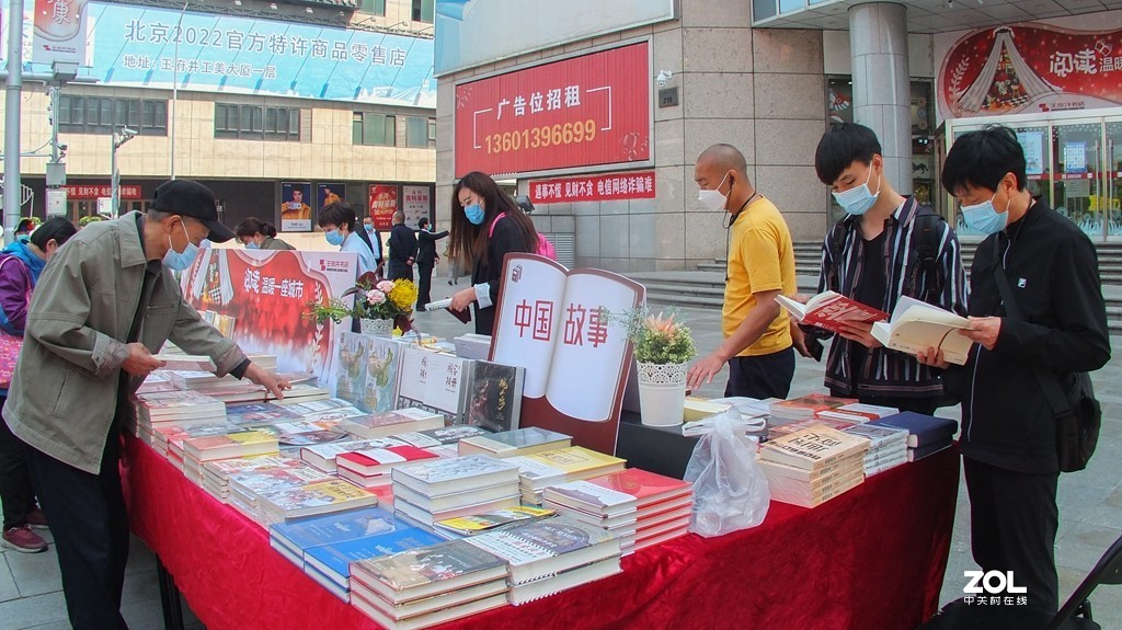 迎五一 非常时期的店外书摊