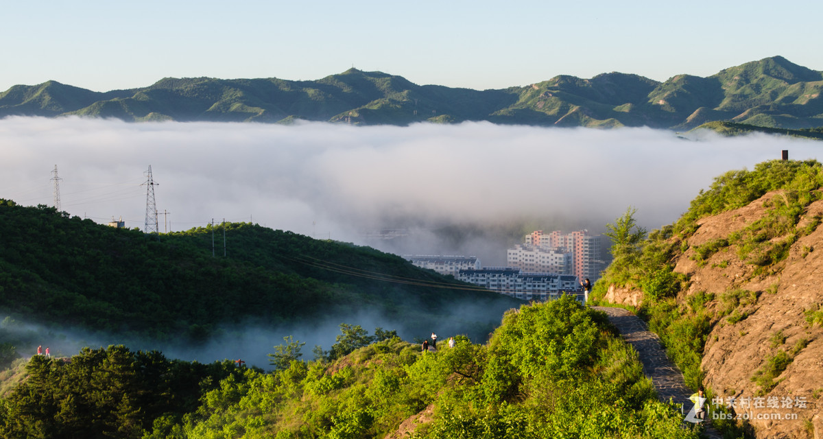 晨雾漫漫的佟山