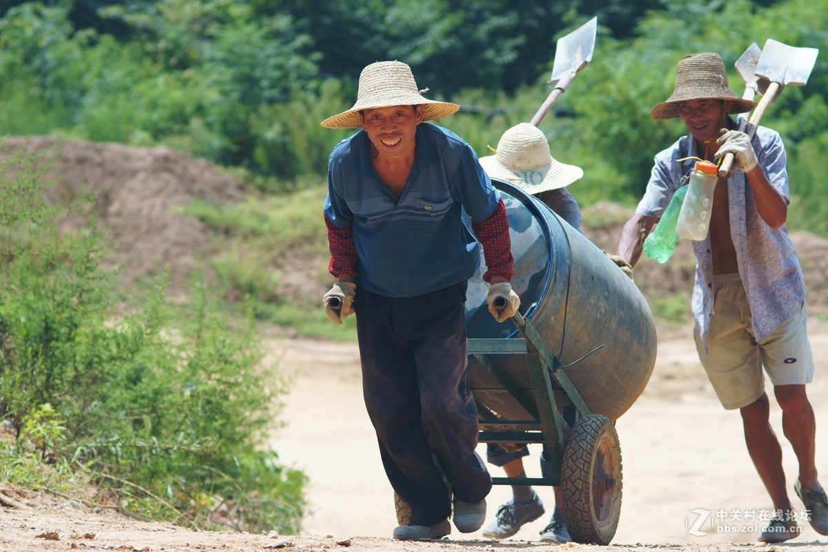 烈日下的农民工兄弟