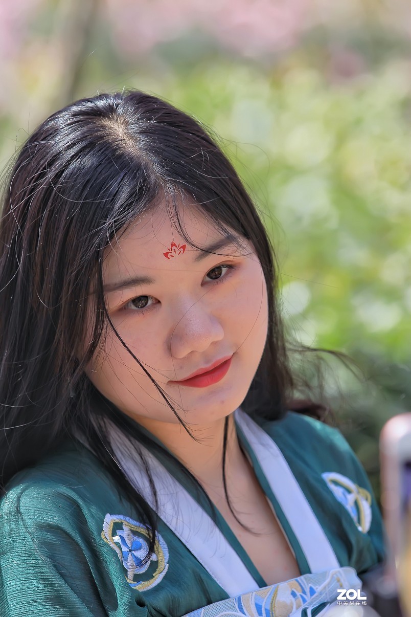 守株待兔抓拍正当时《兰花梅花与美女》公园都开放了花也开了赶紧去拍啊机不可失！哈哈