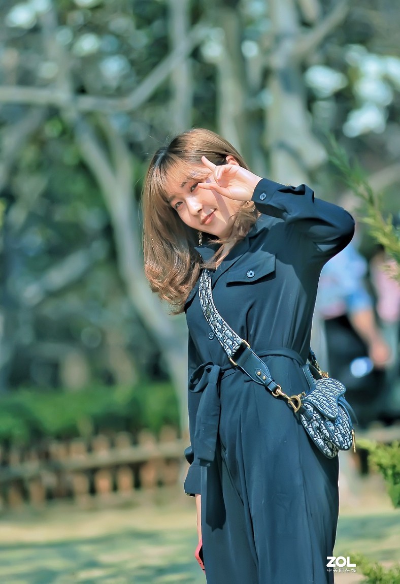 守株待兔抓拍正当时《兰花梅花与美女》公园都开放了花也开了赶紧去拍啊机不可失！哈哈