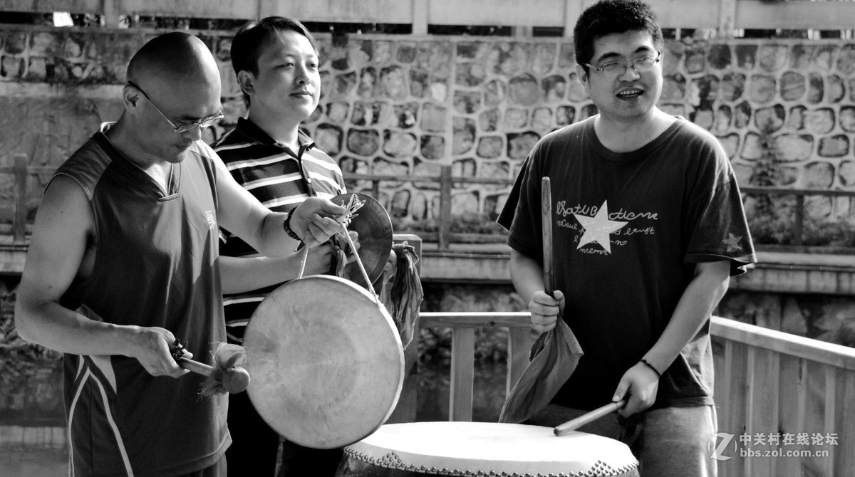 携适马18-200扫街抓拍！