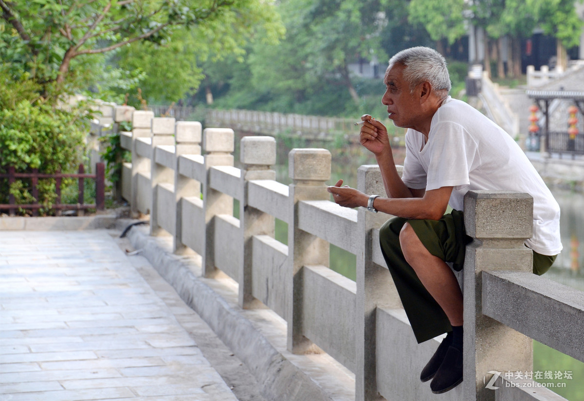 携适马18-200扫街抓拍！
