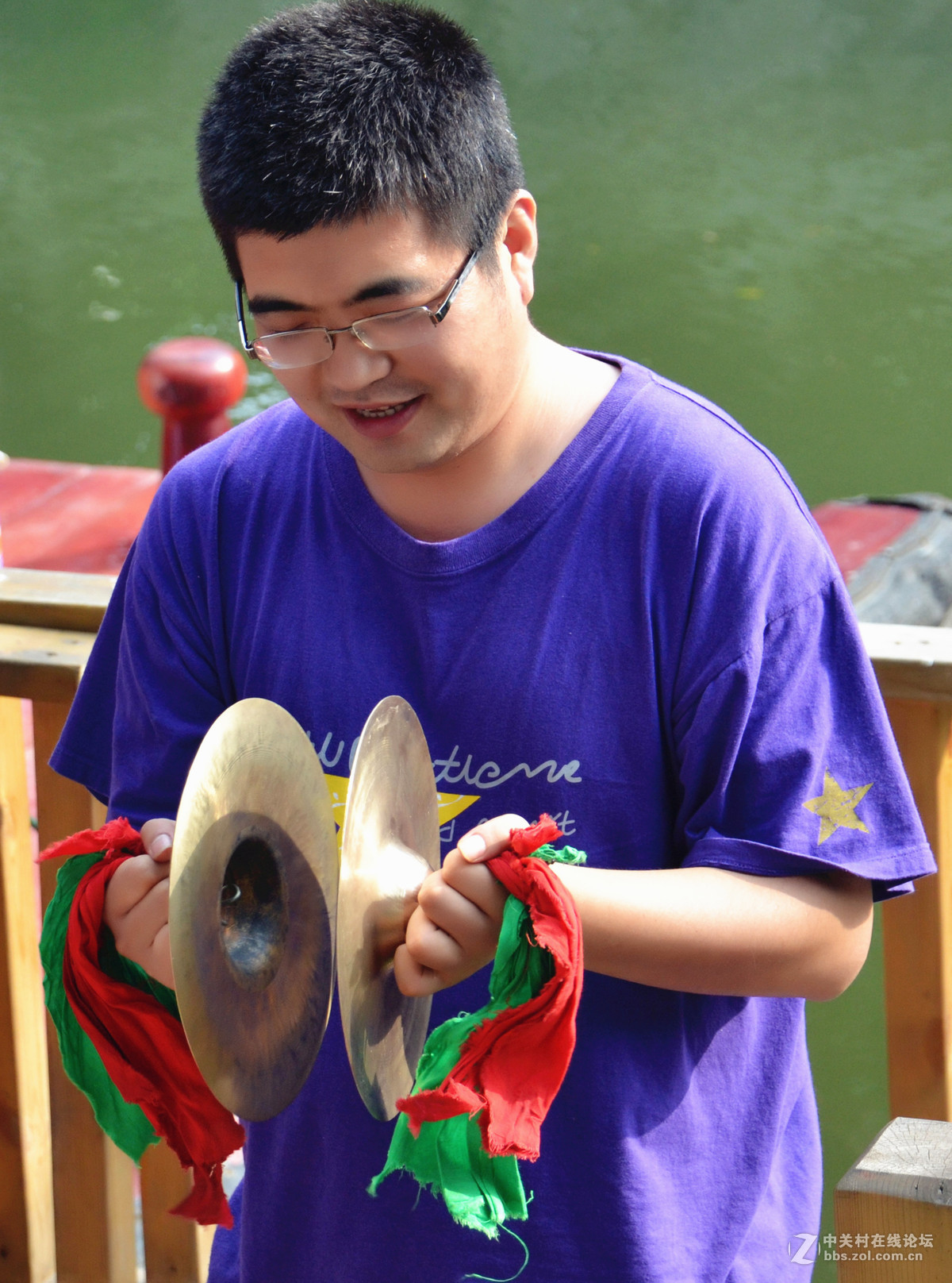 携适马18-200扫街抓拍！