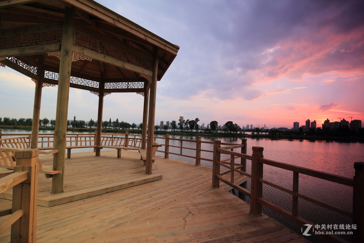 新亭霞飞艾溪湖