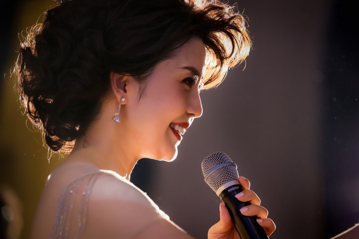 #Showgirl组#“小邓丽君”桐瑶演出剧照