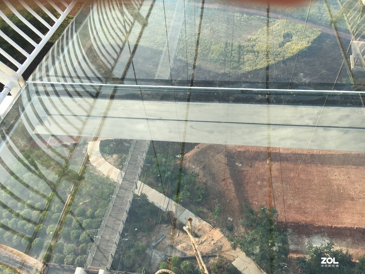 营口北海海石天街观海第一桥----世界首座临海独体无参照高空玻璃桥