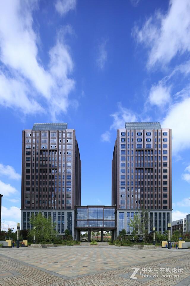 《贵州科学城.世界智谷》小哥哥摄影