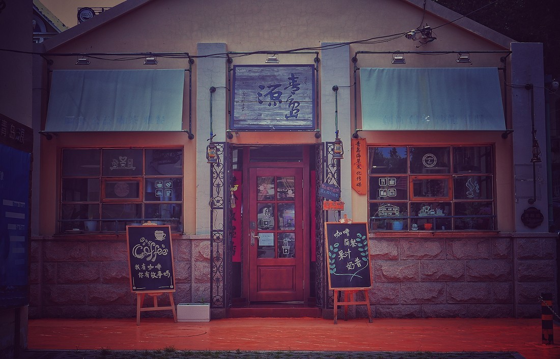 《乱》指的是片的内容各不同，不系统，看着什么能出理想的片就拍什么。哈哈！