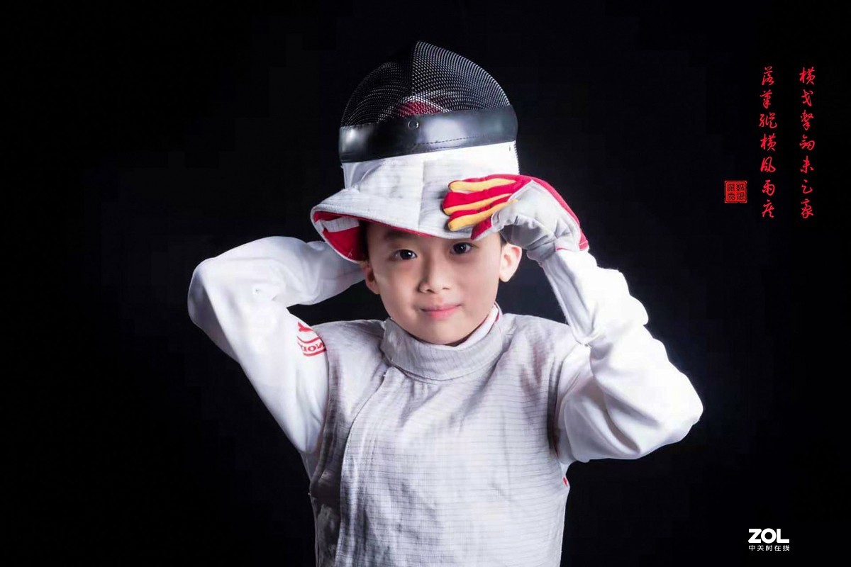 横戈击剑未足豪，落笔纵横风雨疾