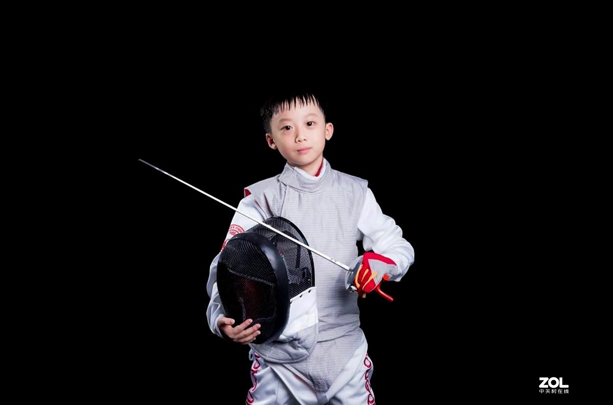 横戈击剑未足豪，落笔纵横风雨疾