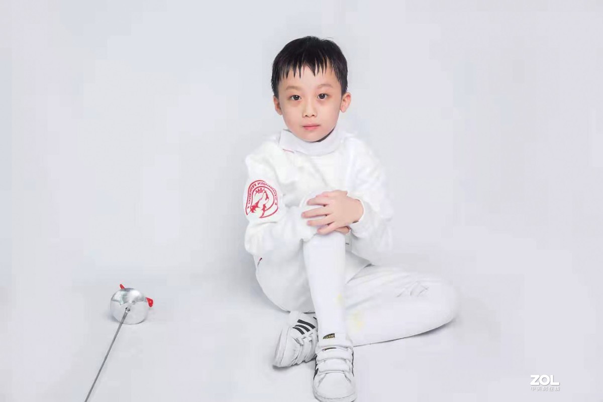 横戈击剑未足豪，落笔纵横风雨疾