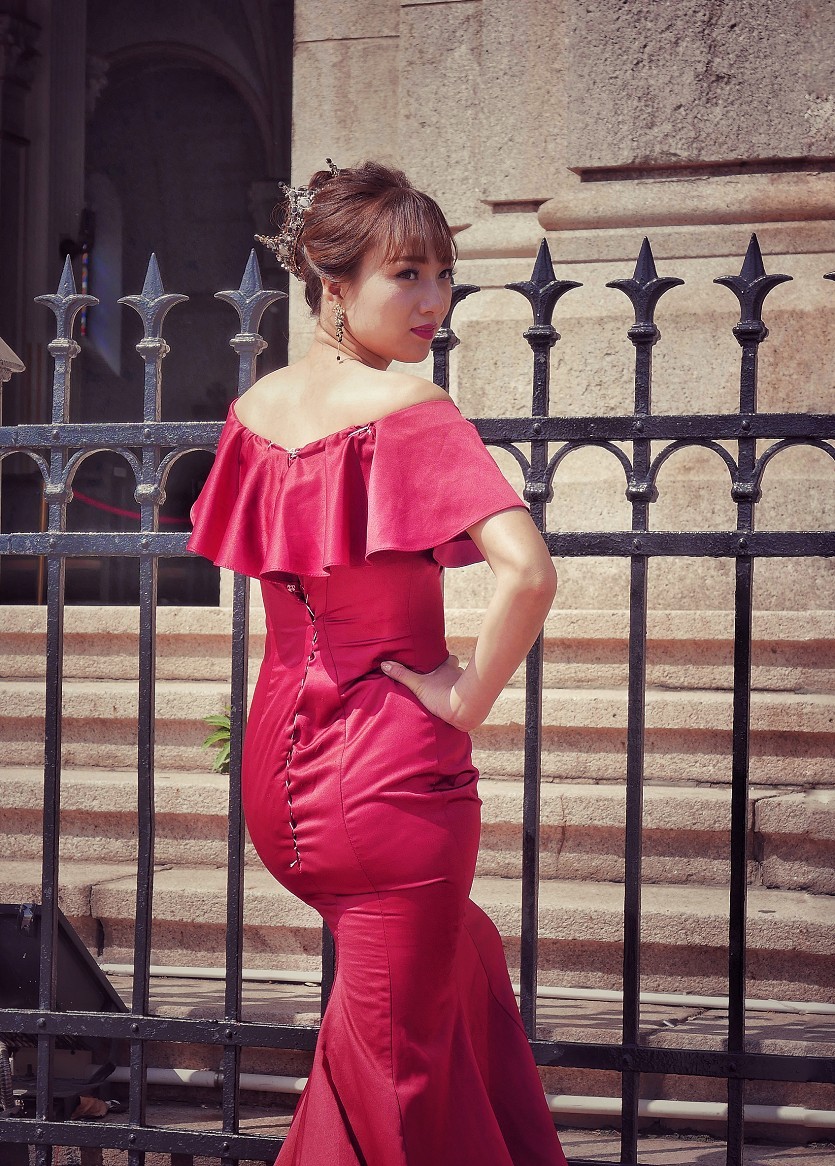 《乱》指的是片的内容各不同，不系统，看着什么能出理想的片就拍什么。哈哈！