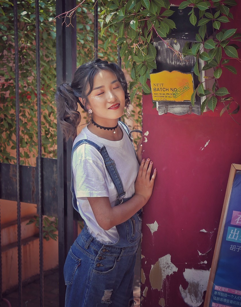 《乱》指的是片的内容各不同，不系统，看着什么能出理想的片就拍什么。哈哈！