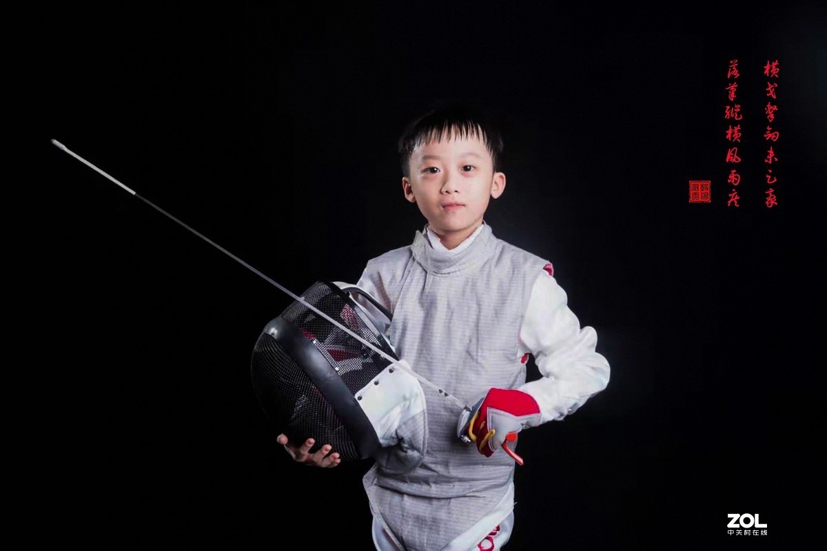 横戈击剑未足豪，落笔纵横风雨疾