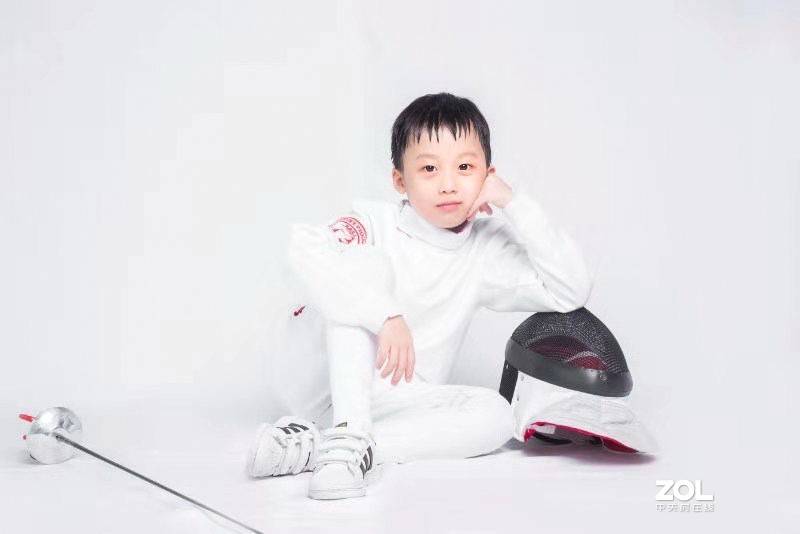 横戈击剑未足豪，落笔纵横风雨疾